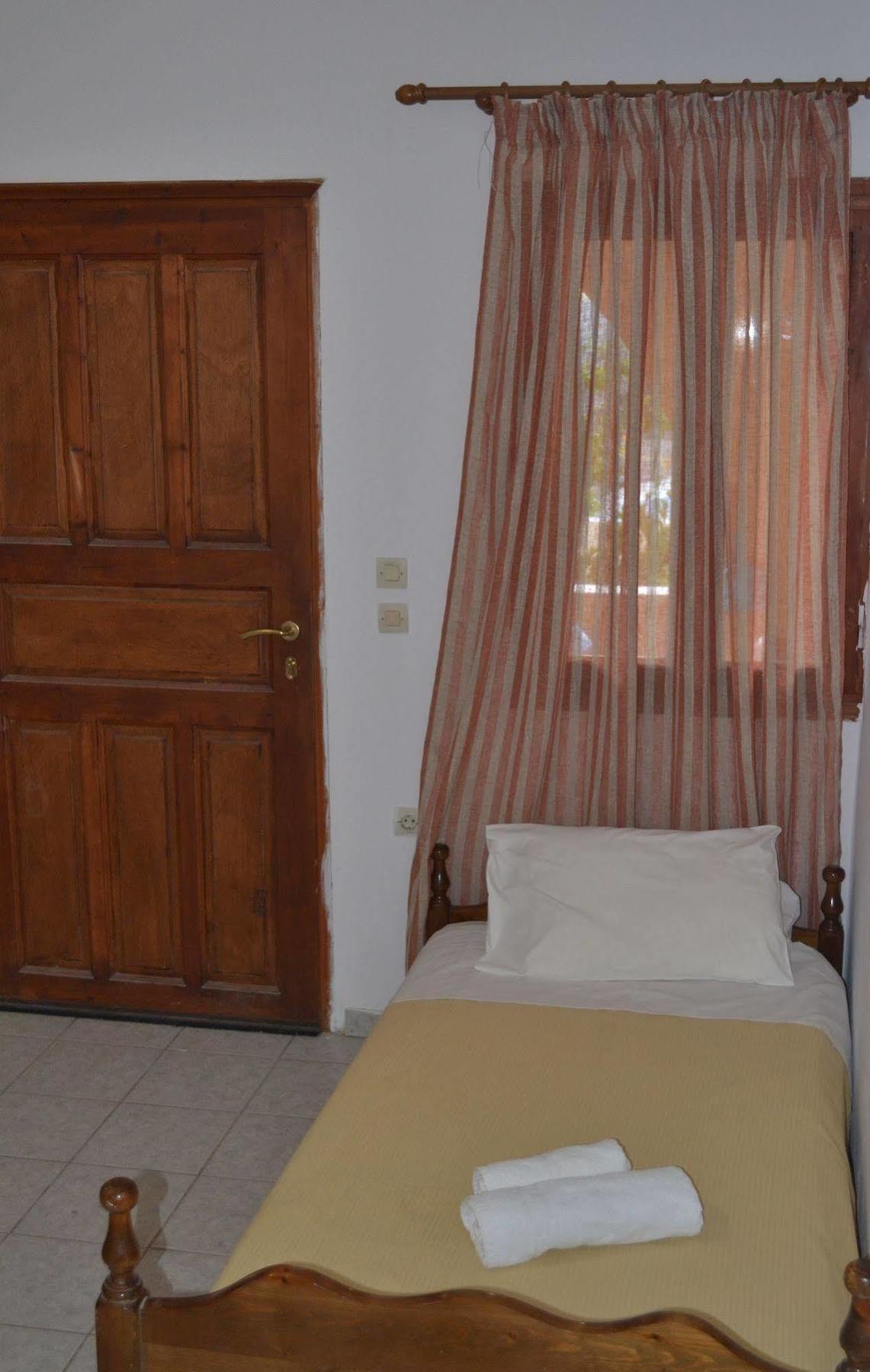 Floralia Hotel Karterados  Luaran gambar